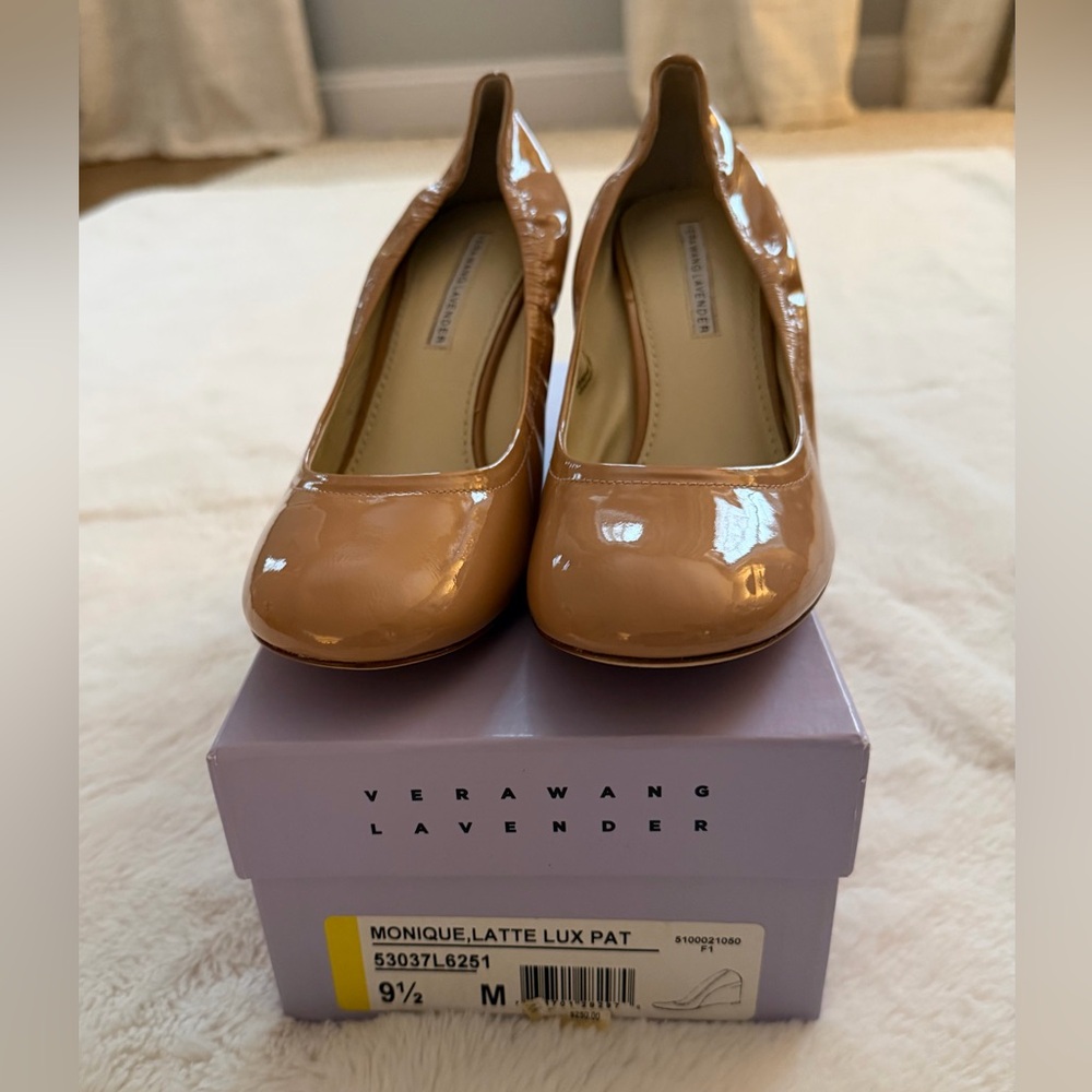 NIB Vera Wang Lavender Monique Lux Patent Wedge - Picture 2 of 13